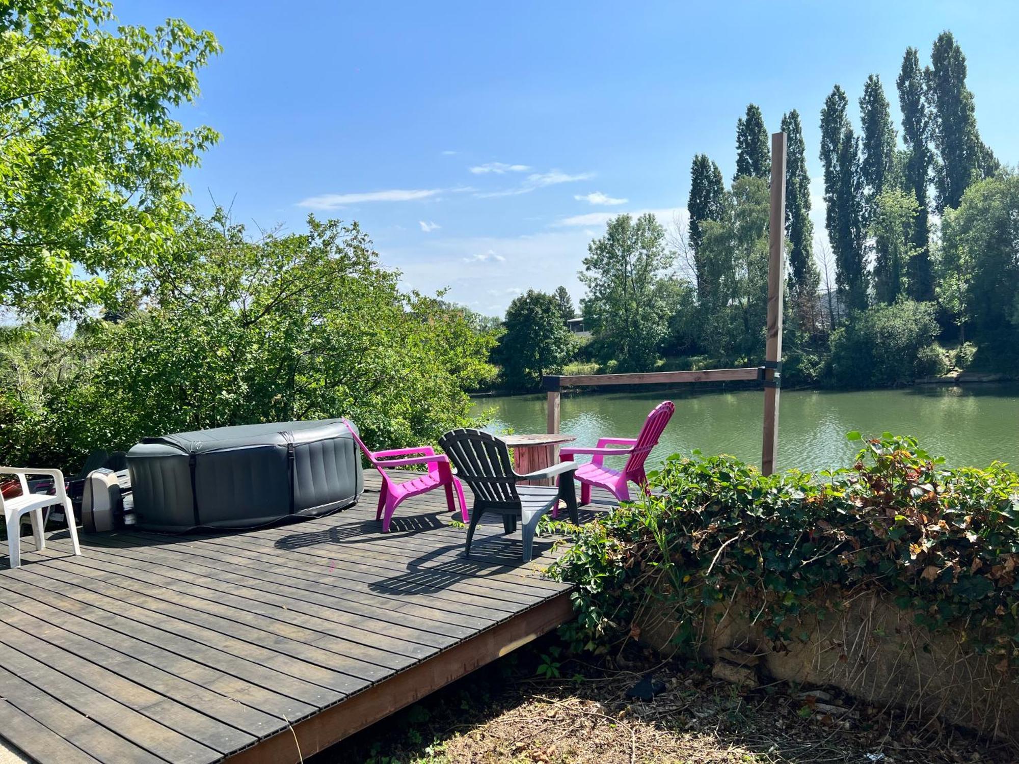 Loveroom En Bords De Meuse Floing Exterior photo